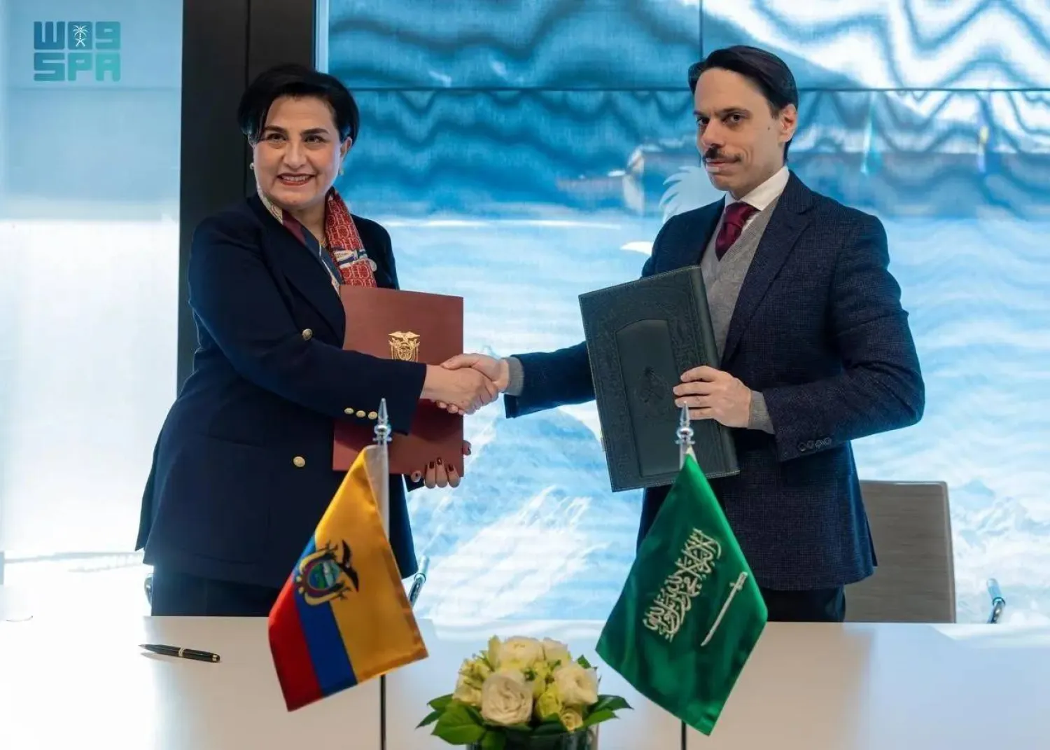 Saudi Minister of Foreign Affairs Prince Faisal bin Farhan bin Abdullah and his Ecuadorian counterpart Gabriela Sommerfeld meet in Davos on Wednesday. (SPA) 