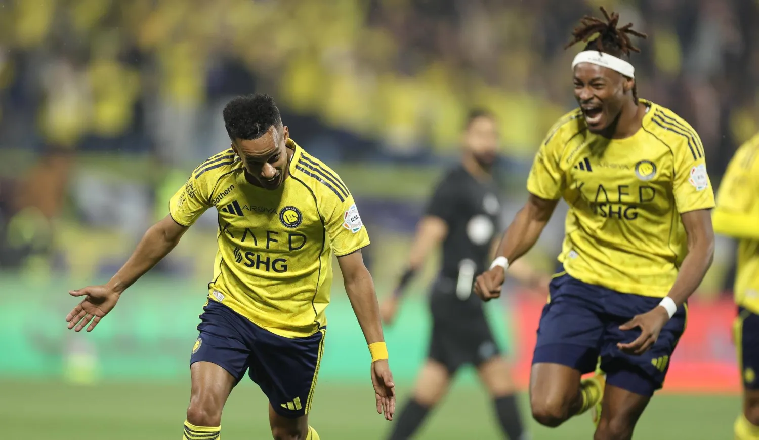 غريب محتفلاً بهدفه في ضمك (تصوير: عدنان مهدلي)