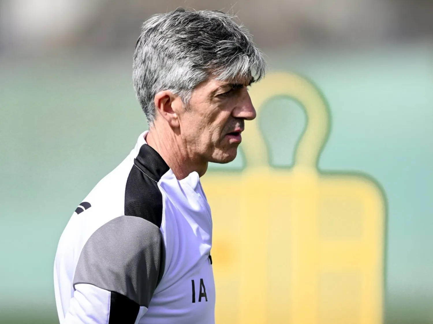 ألغواسيل مدرب الشباب (موقع النادي)