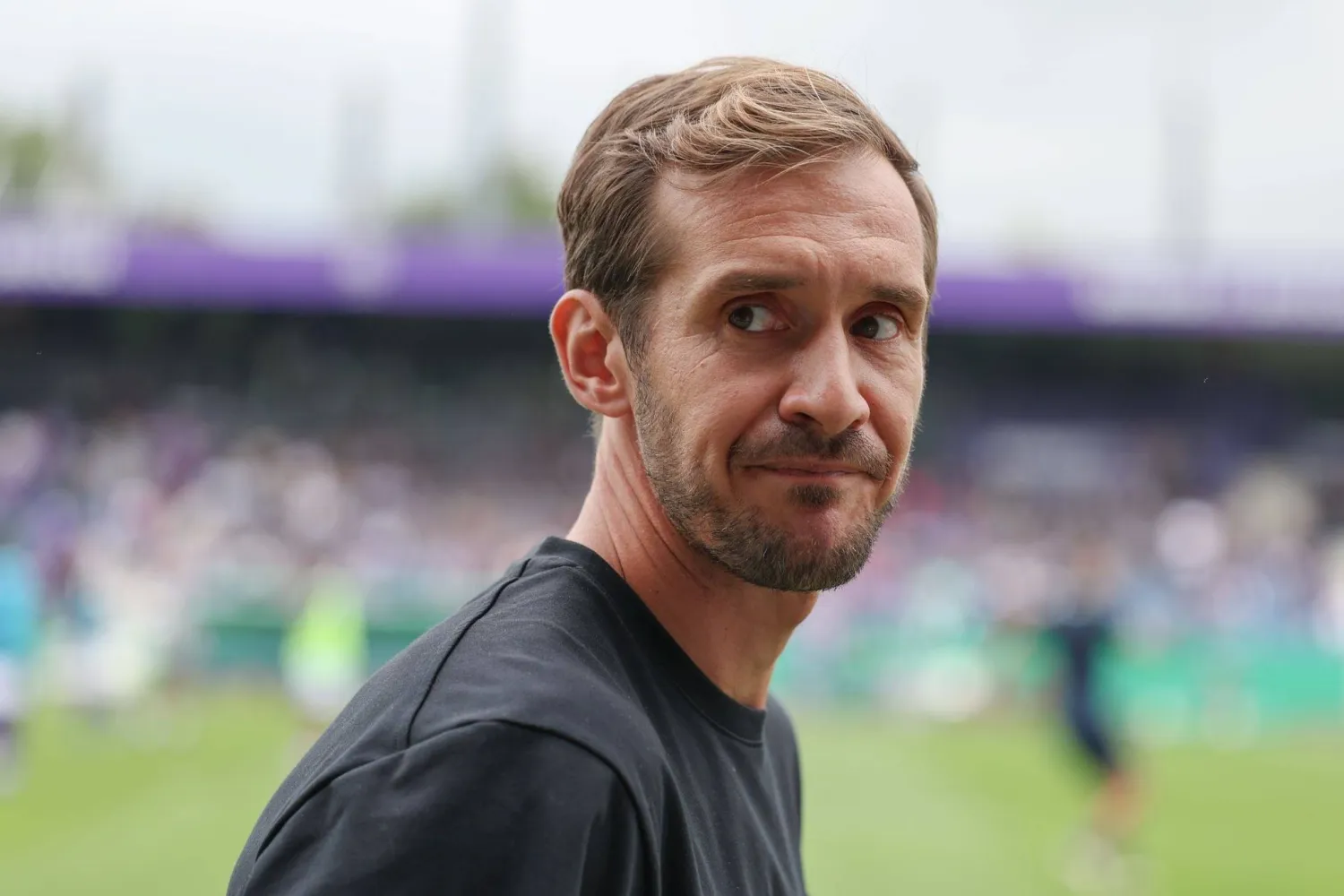  جوليان شوستر (الشرق الأوسط)