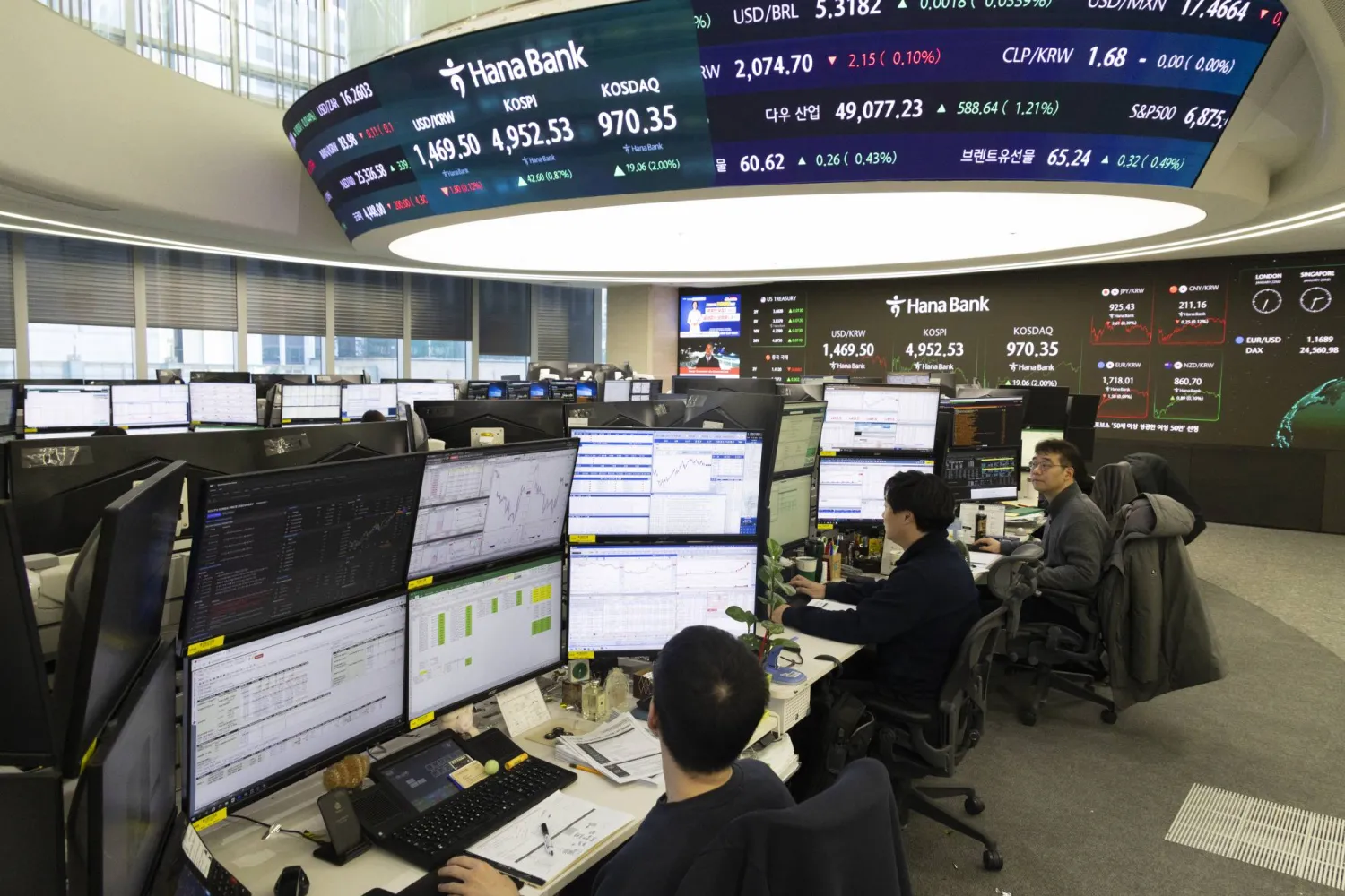Traders work in front of screens at Hana Bank in Seoul (EPA)