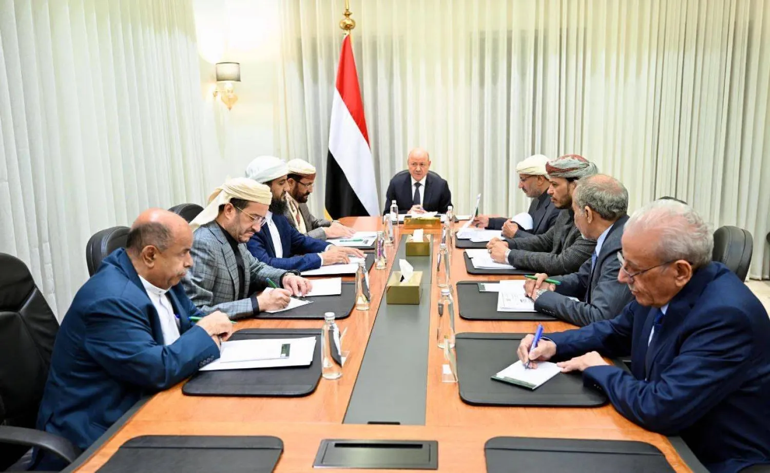 مجلس القيادة الرئاسي اليمني مجتمعاً في الرياض بكامل أعضائه (سبأ)