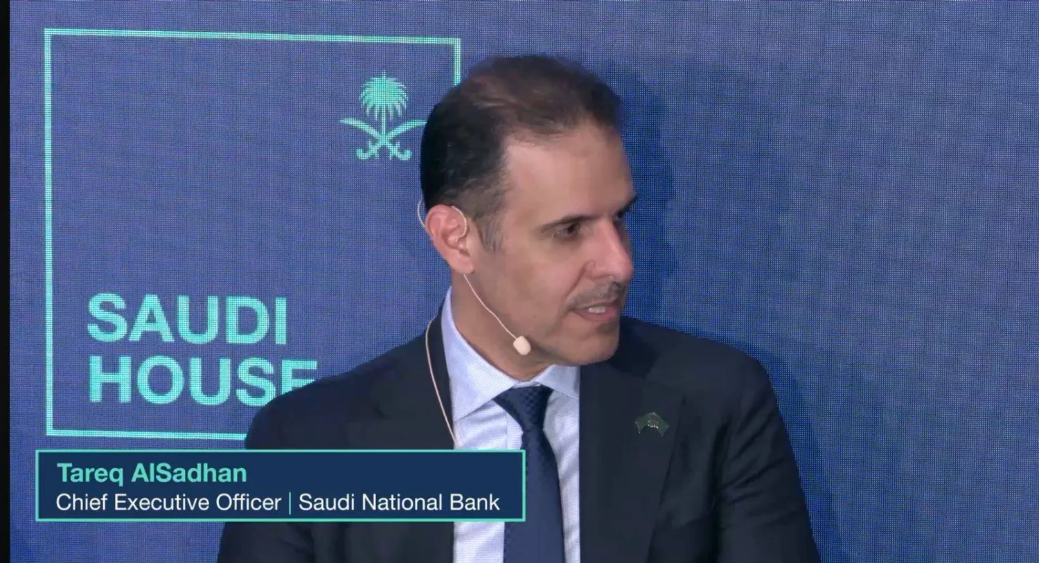 السدحان يتحدث للحضور في الجلسة الحوارية على هامش المنتدى الاقتصادي العالمي (الشرق الأوسط)