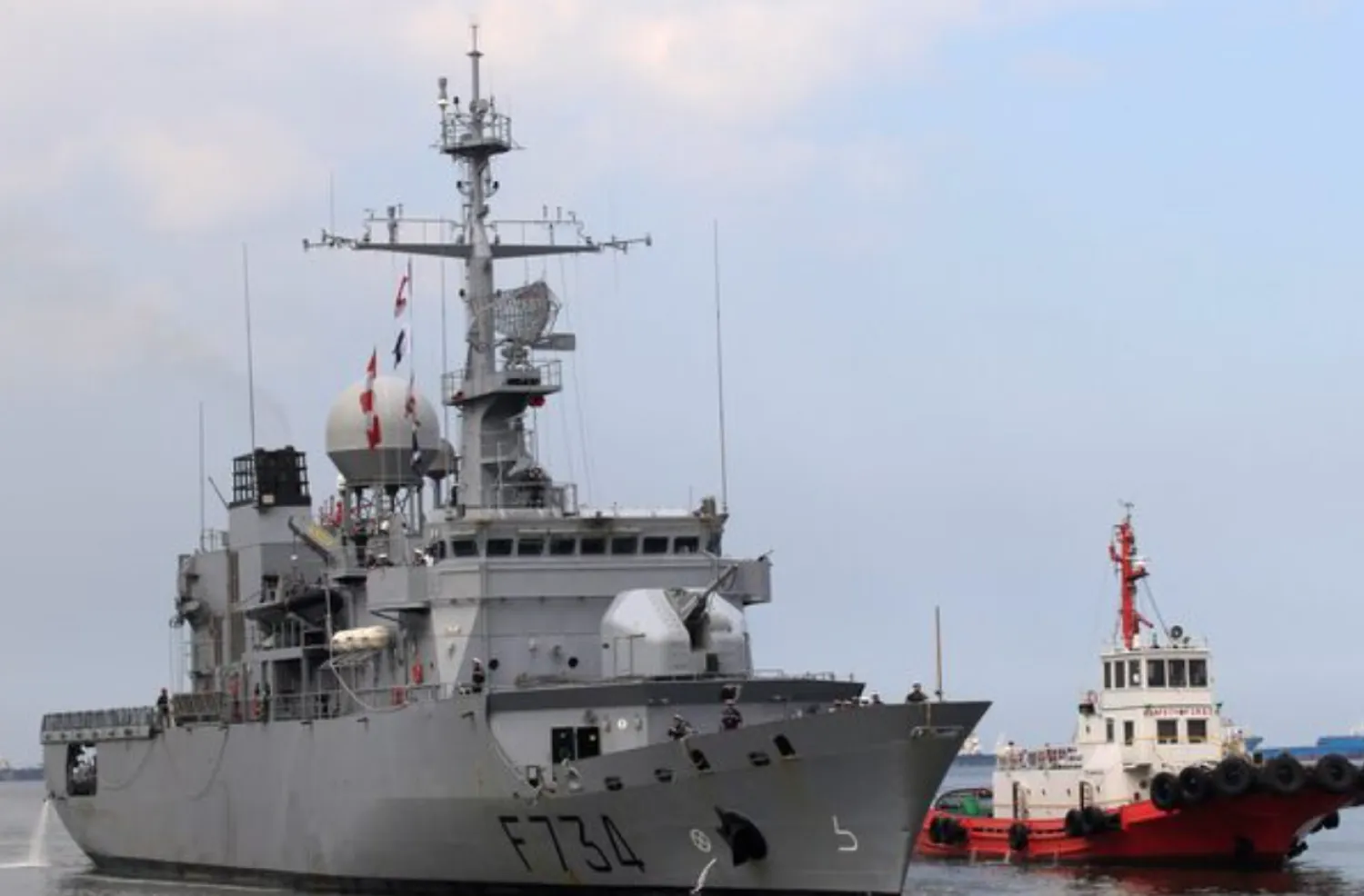FILE PHOTO: Tugboat escorts French Navy frigate Vendemiaire on arrival for a 5-day goodwill visit at a port in Metro Manila, Philippines March 12, 2018. REUTERS/Romeo Ranoco/File Photo P