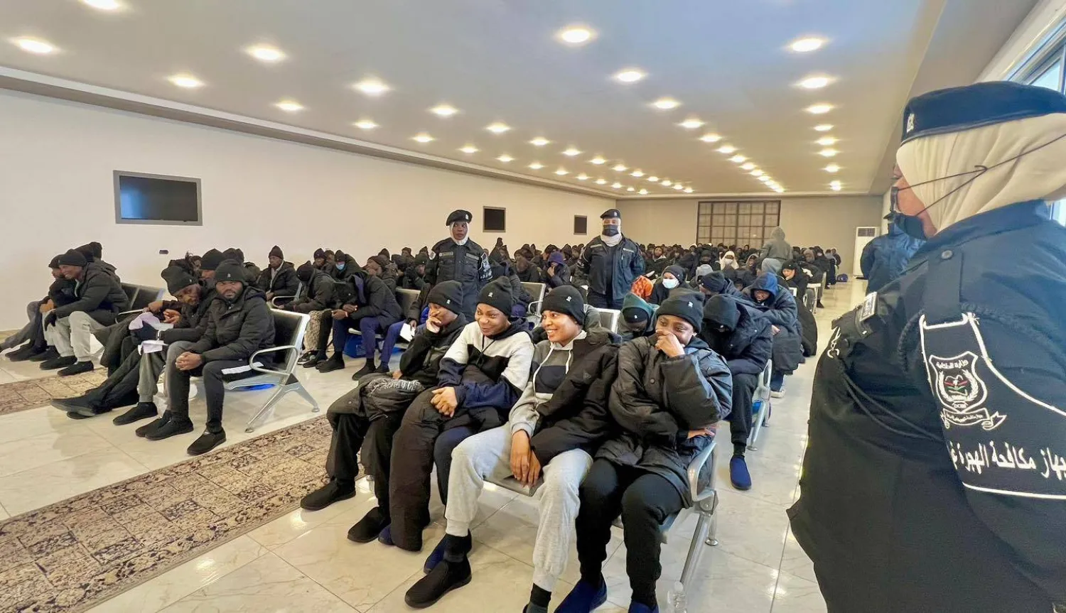 مهاجرون غير نظاميين من نيجيريا قبيل ترحيلهم من العاصمة طرابلس في ديسمبر الماضي (جهاز مكافحة الهجرة غير الشرعية)