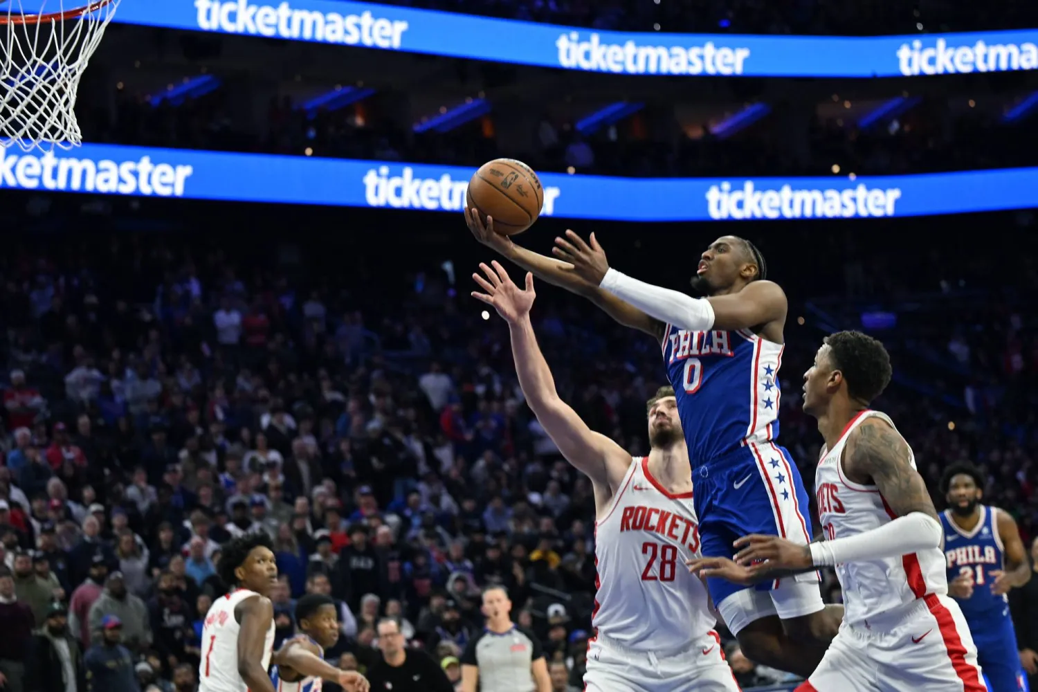 تايريس ماكسي مزّق شباك روكتس بـ36 نقطة (إ.ب.أ)