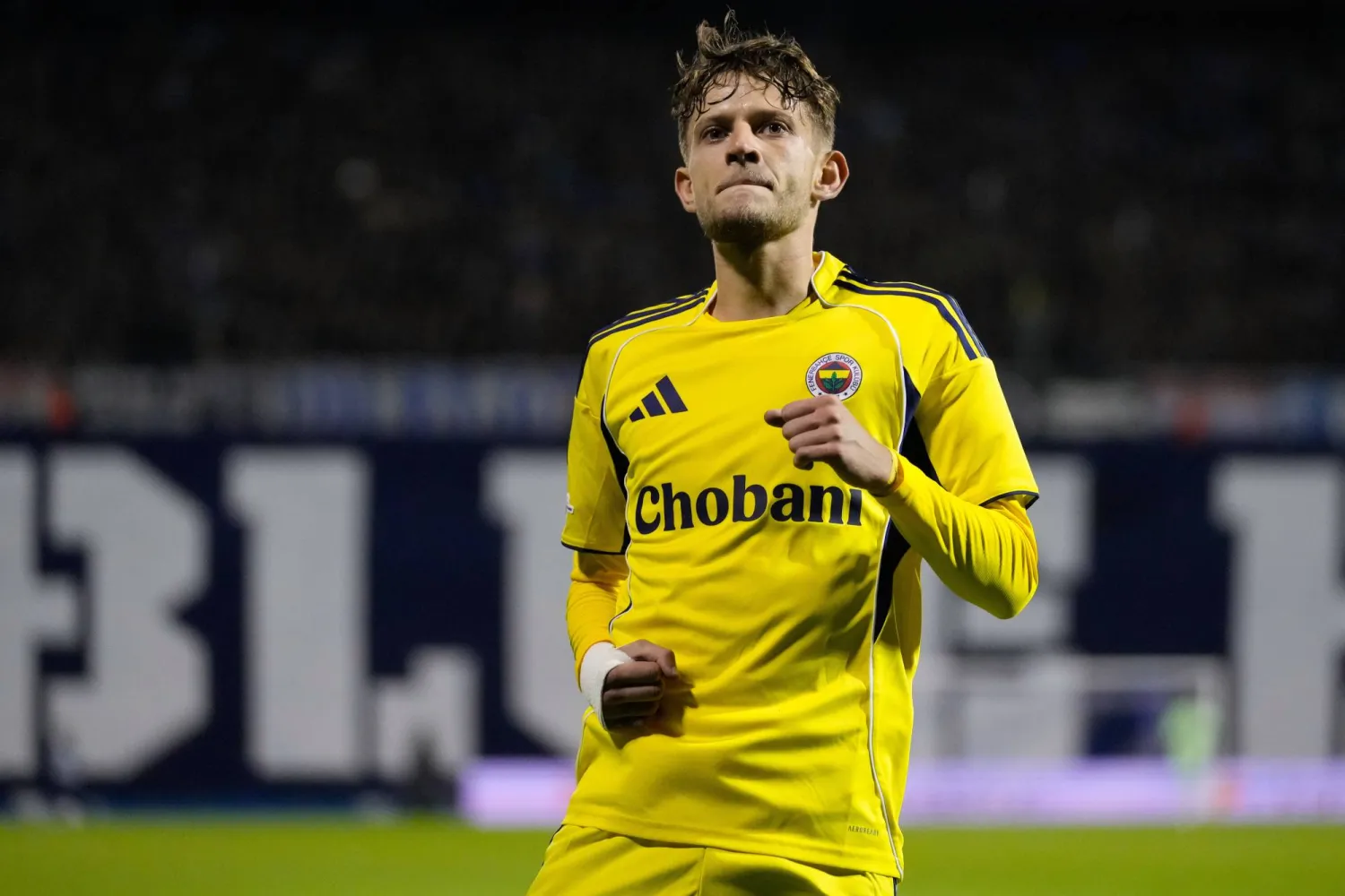 البولندي سيباستيان شيمانسكي إلى رين (أ.ب)