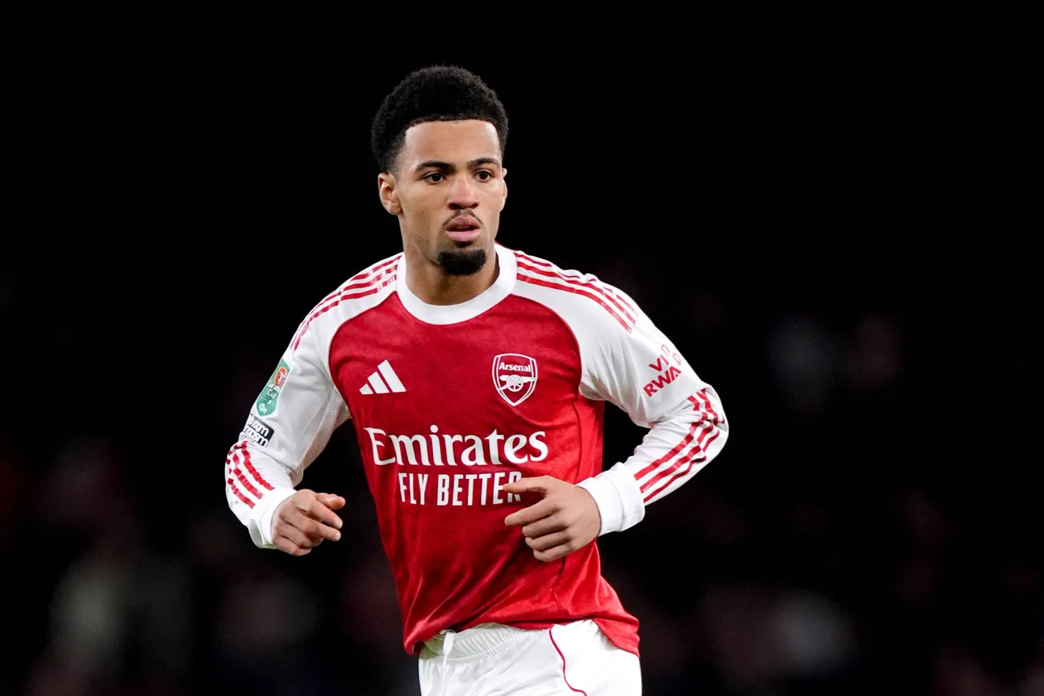 إيثان نوانيري إلى مرسيليا معاراً (د.ب.أ)