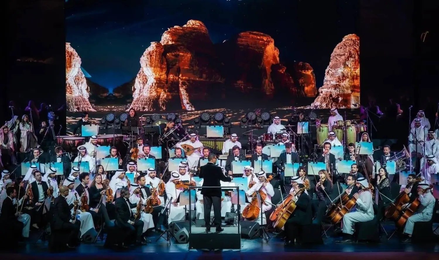 قدَّم الحفل تجربة فنية متكاملة جمعت بين الأداء الأوركسترالي والهوية الموسيقية السعودية (واس)