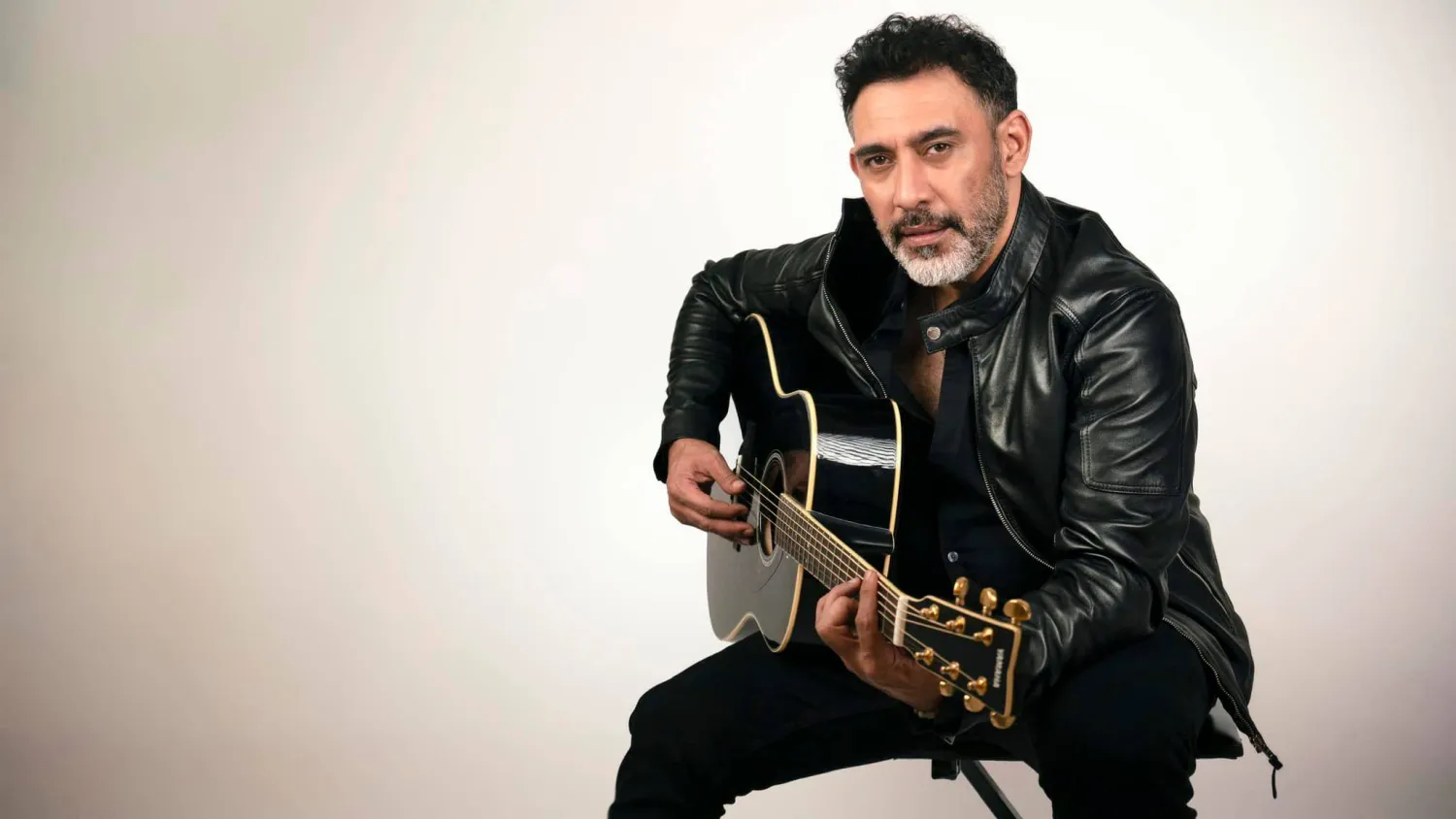 يقول عمرو مصطفى أنه أمضى سنوات طويلة في البحث عن التركيبة التي تلامس ذائقة الجمهور(حسابه على {فيسبوك})