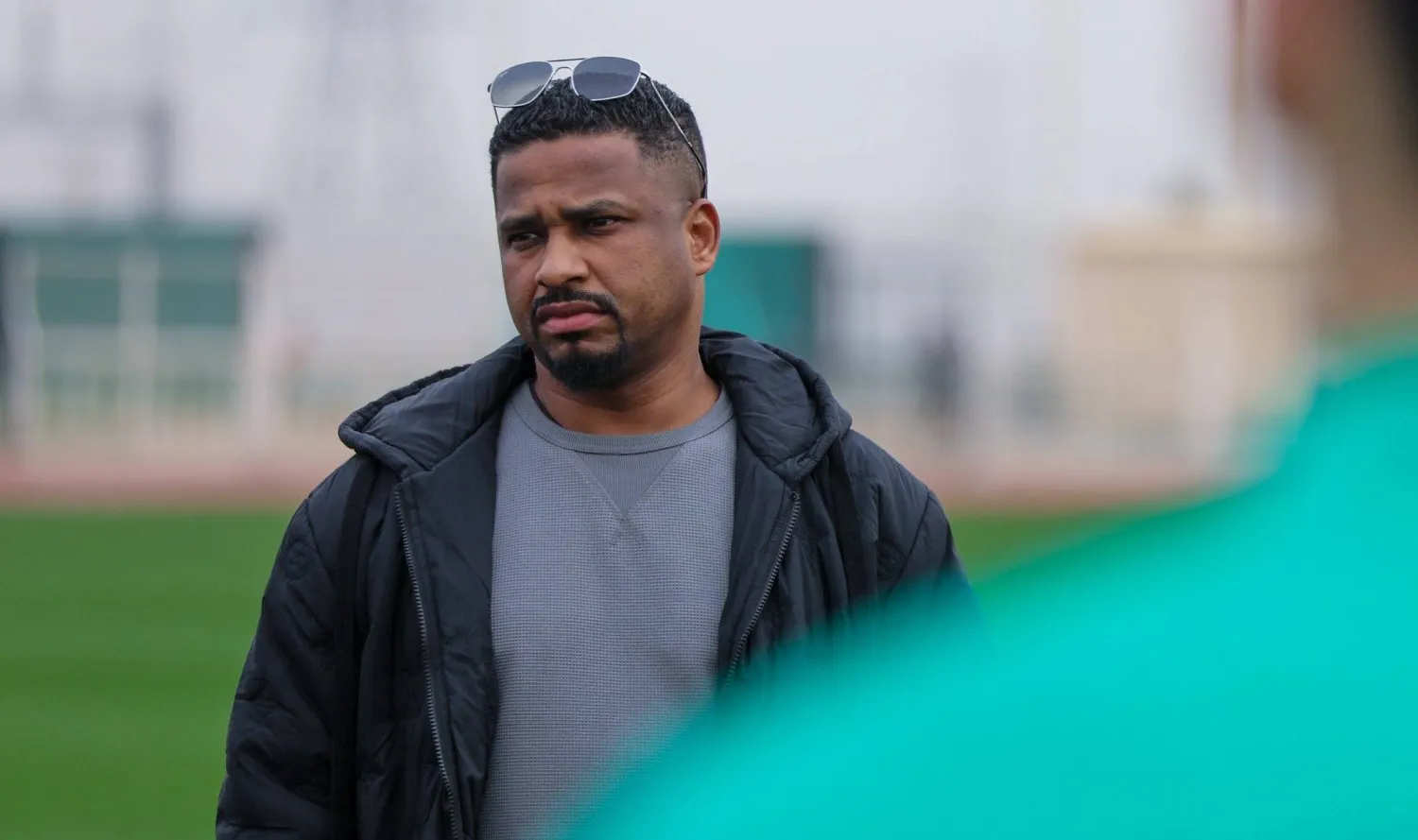 الشمراني خلال اجتماعه بلاعبي «النجمة» (موقع النادي)