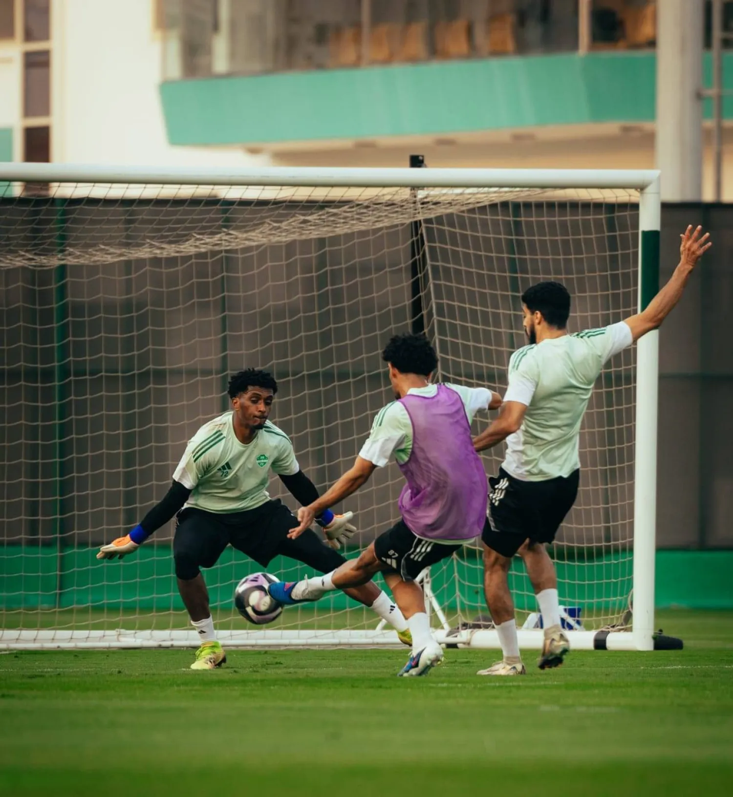 لاعبو الأهلي خلال تدريباتهم الأخيرة (موقع النادي)