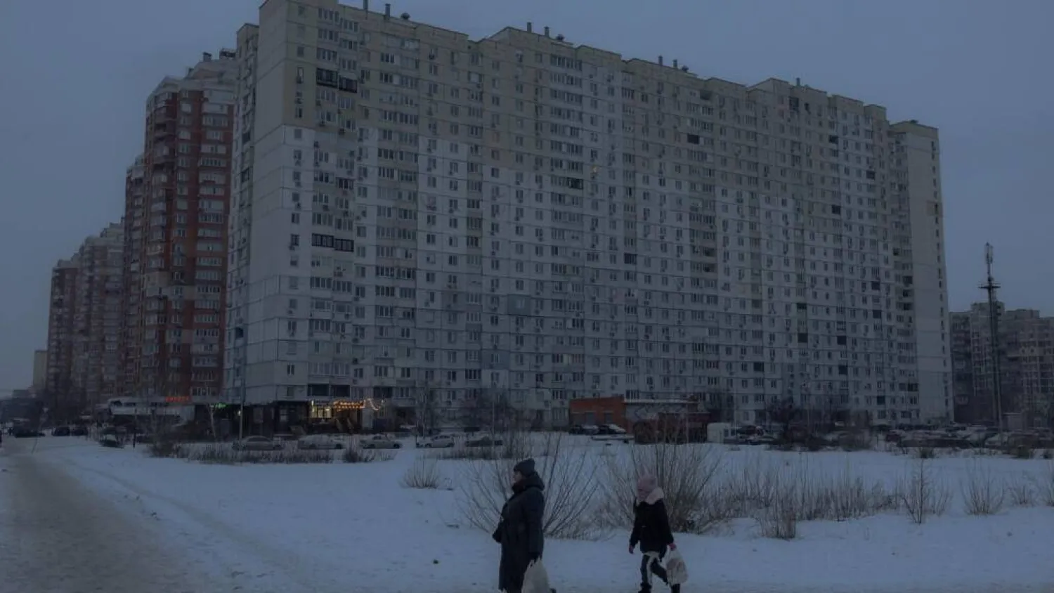 The talks began as thousands of people in Kyiv were without heating in sub-zero temperatures due to Russian strikes. Roman PILIPEY / AFP
