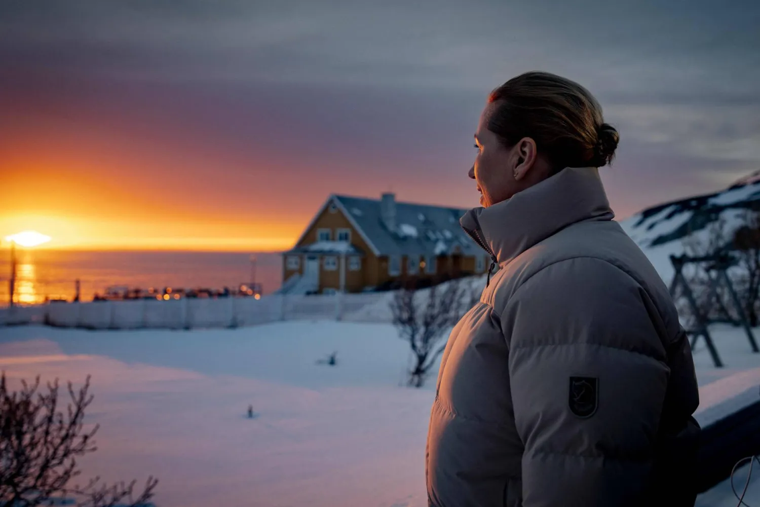 رئيسة وزراء الدنمارك ميته فريدريكسن في غرينلاند (أ.ف.ب)