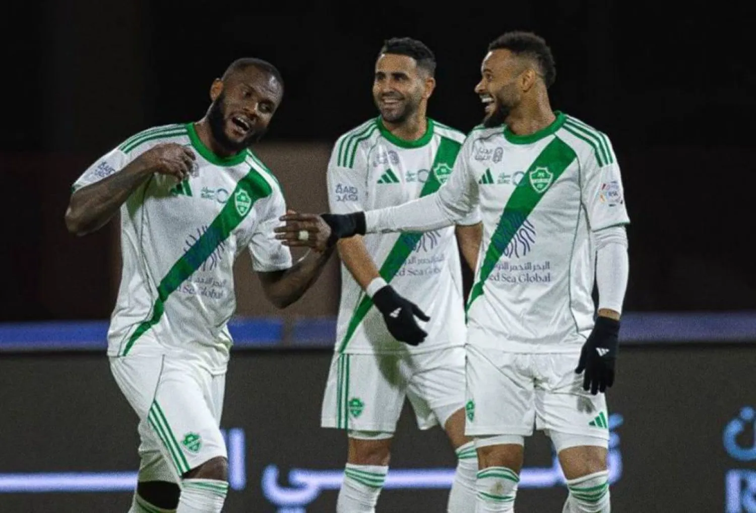 فرحة أهلاوية بأحد الأهداف في شباك نيوم (دوري روشن)