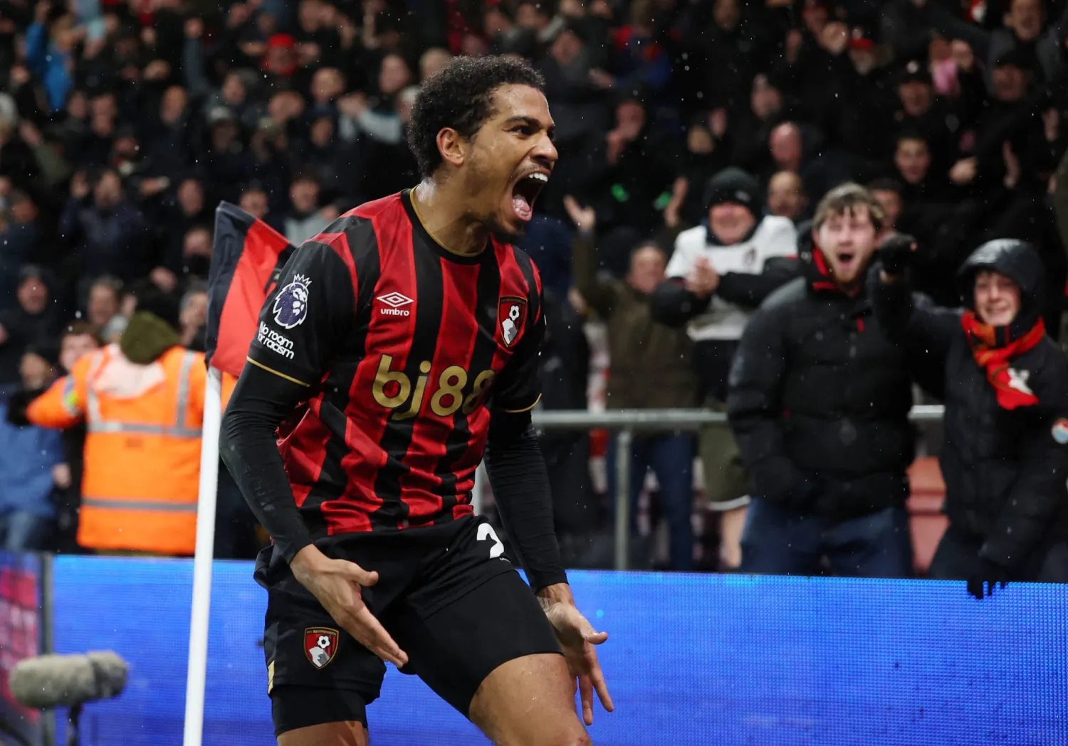 اللاعب المغربي أمين عدلي محتفلاً بالهدف الثمين (رويترز)