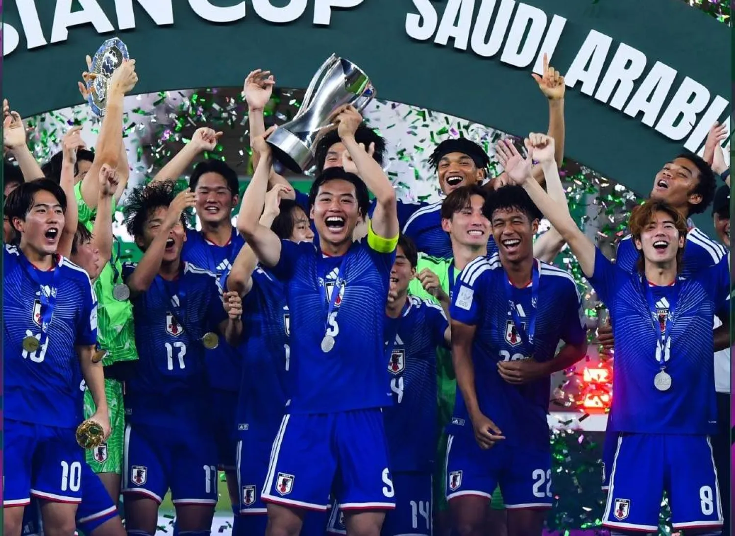 لاعبو اليابان خلال تتويجهم باللقب الآسيوي (واس)