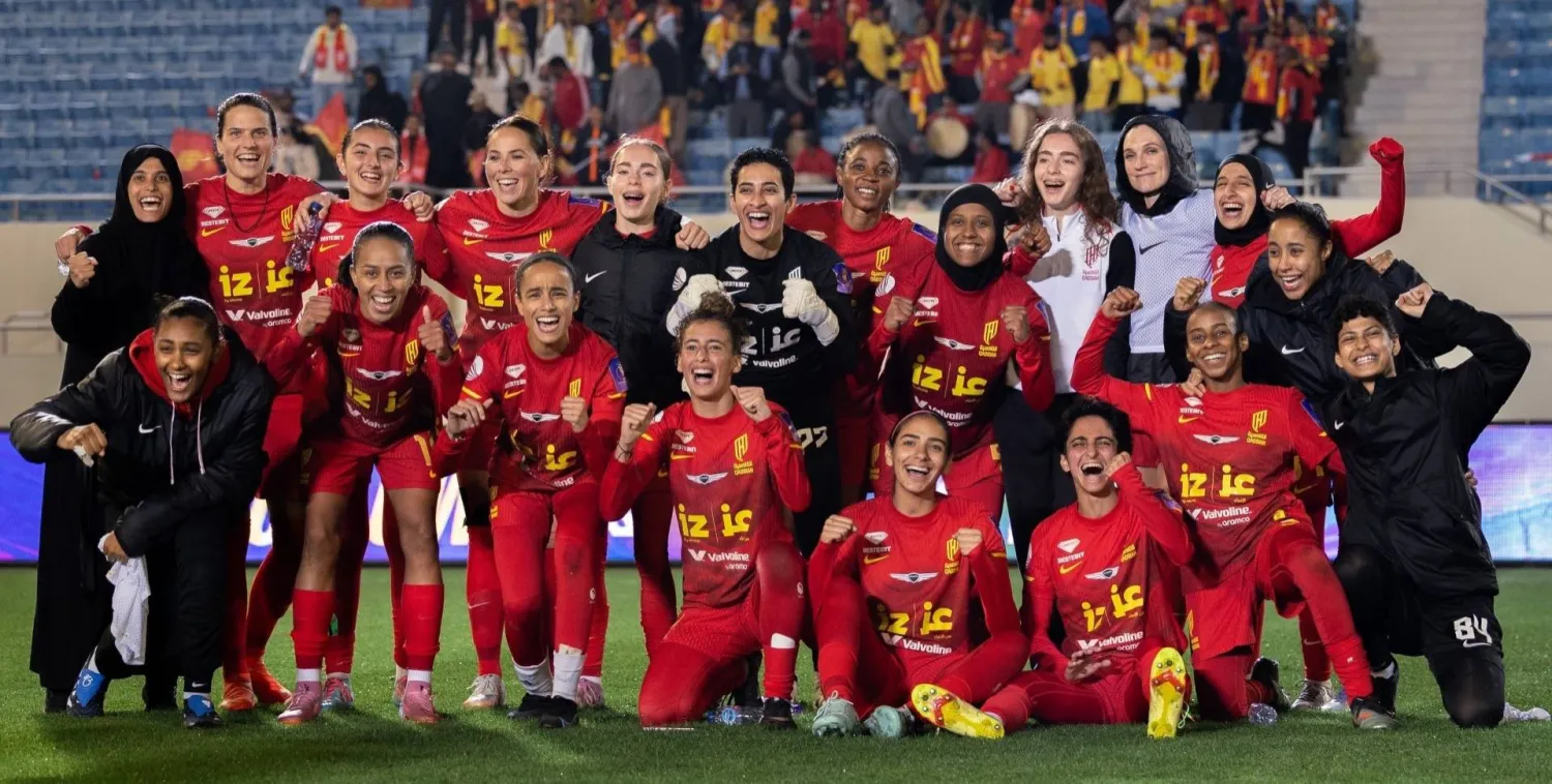 لاعبات القادسية يحتفلن بالتأهل (موقع النادي)