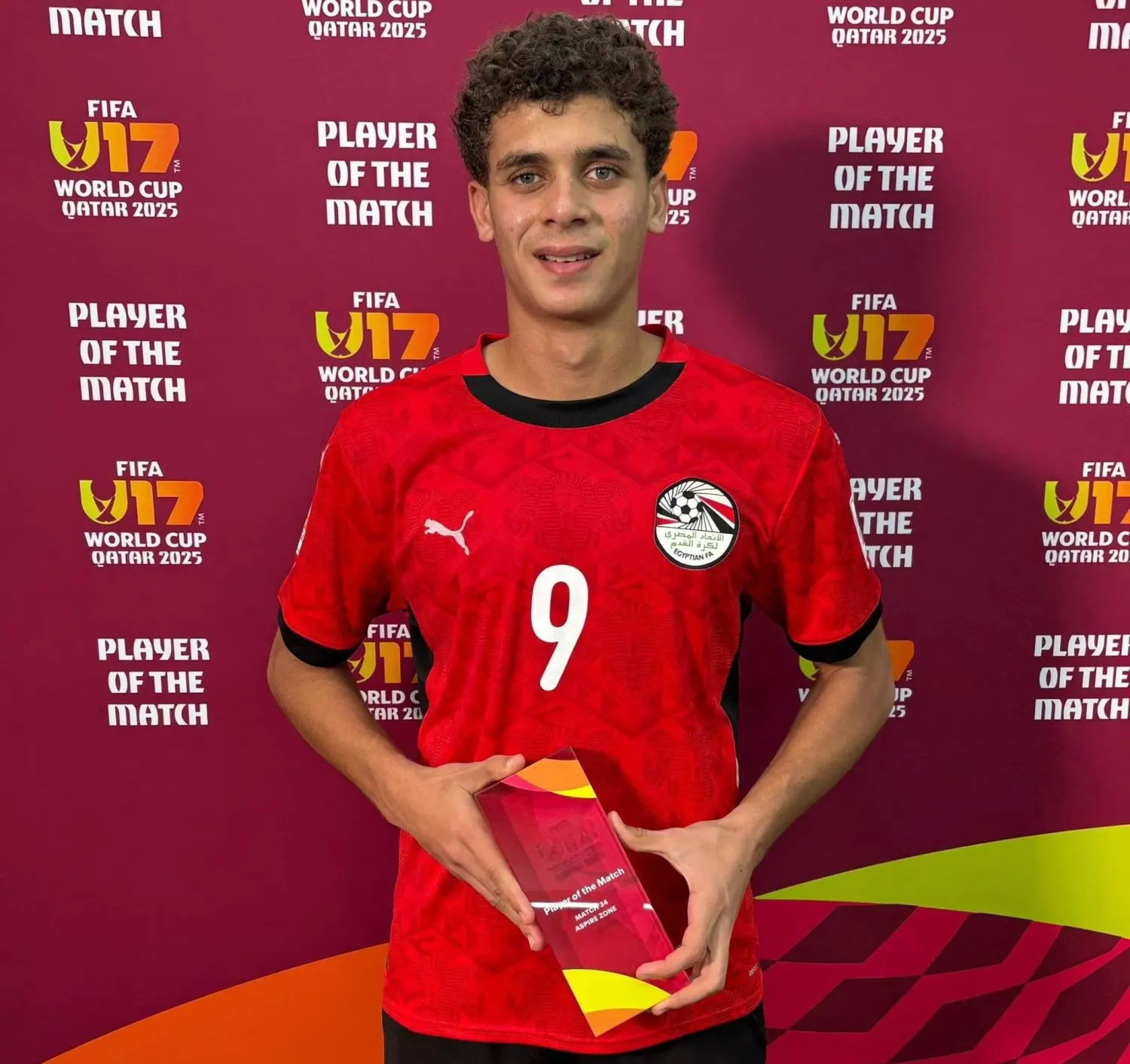 حمزة عبد الكريم بقميص المنتخب المصري للشباب (الشرق الأوسط)