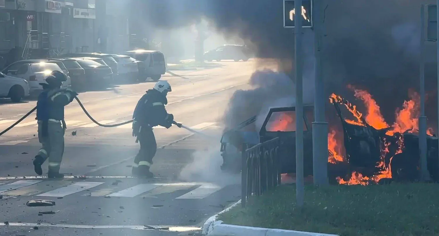 Ukrayna'nın hava saldırısının ardından Rusya'nın Belgorod bölgesinde bir araç alev aldı (Arşiv - AFP)