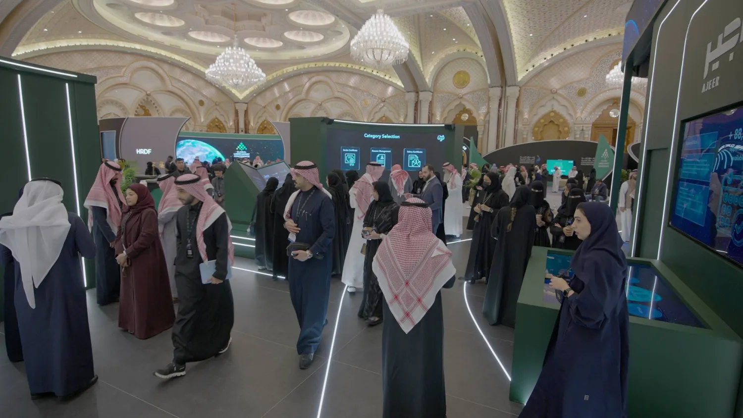 المعرض المصاحب للمؤتمر الدولي لسوق العمل (تصوير: تركي العقيلي)
