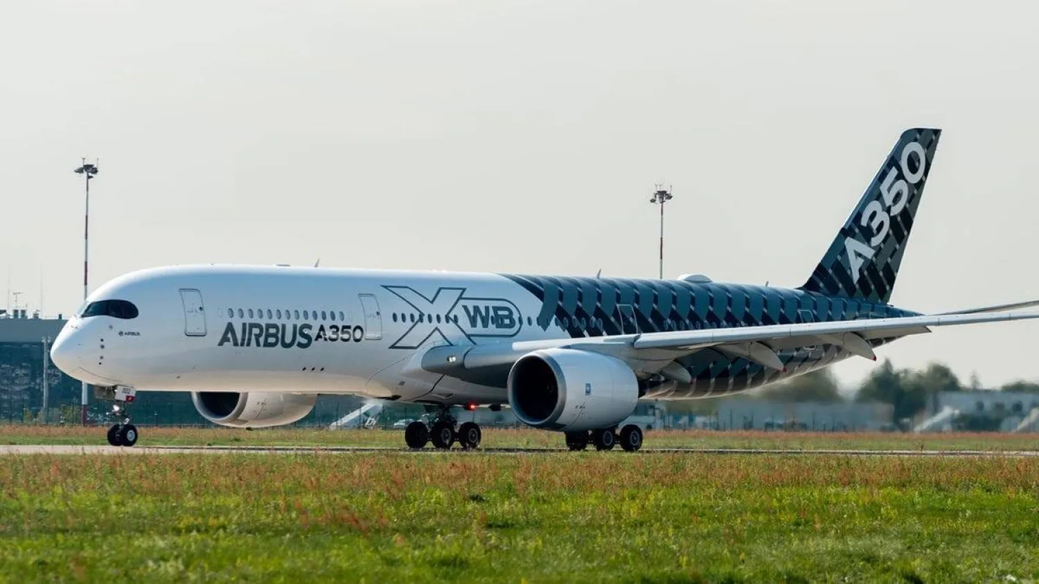 على الرغم من الاضطرابات التجارية هنّأ رئيس «إيرباص» موظفي الشركة بـ«النتائج الجيدة» في عام 2025 (رويترز)