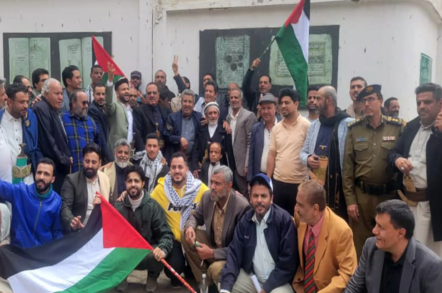 عدد من الفنانين في صنعاء يشاركون في فعالية حوثية تحت مزاعم مناصرة غزة (إعلام حوثي)