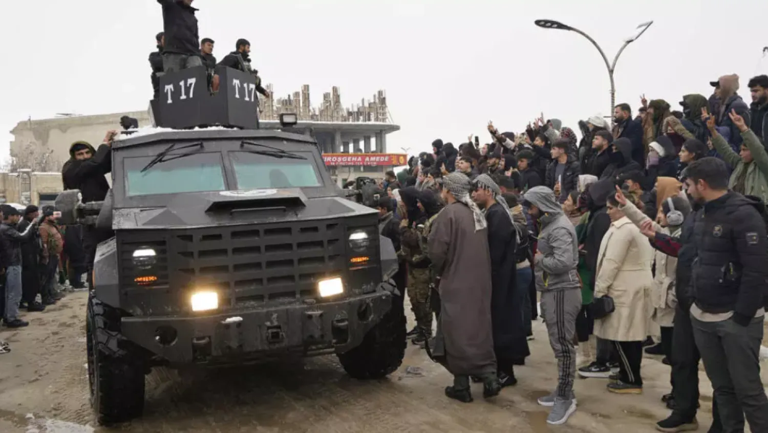 Members of Kurdish-led Syrian Democratic Forces (SDF) arrive in Kobane on January 23, 2026, after withdrawing from areas in eastern Syria. © AFP
