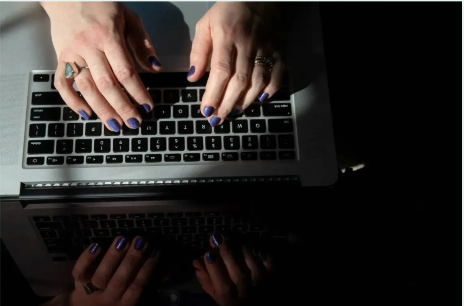 ضرورة الالتزام بالمعايير المهنية في حال الاعتماد على المؤثرين  (رويترز)