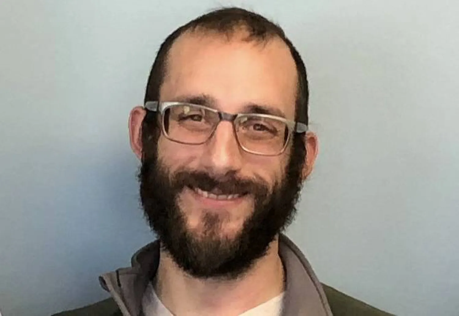 صورة من وزارة شؤون المحاربين القدامى الأميركية للممرض أليكس بريتي وهو ممرض في وحدة العناية المركزة (أ.ف.ب)