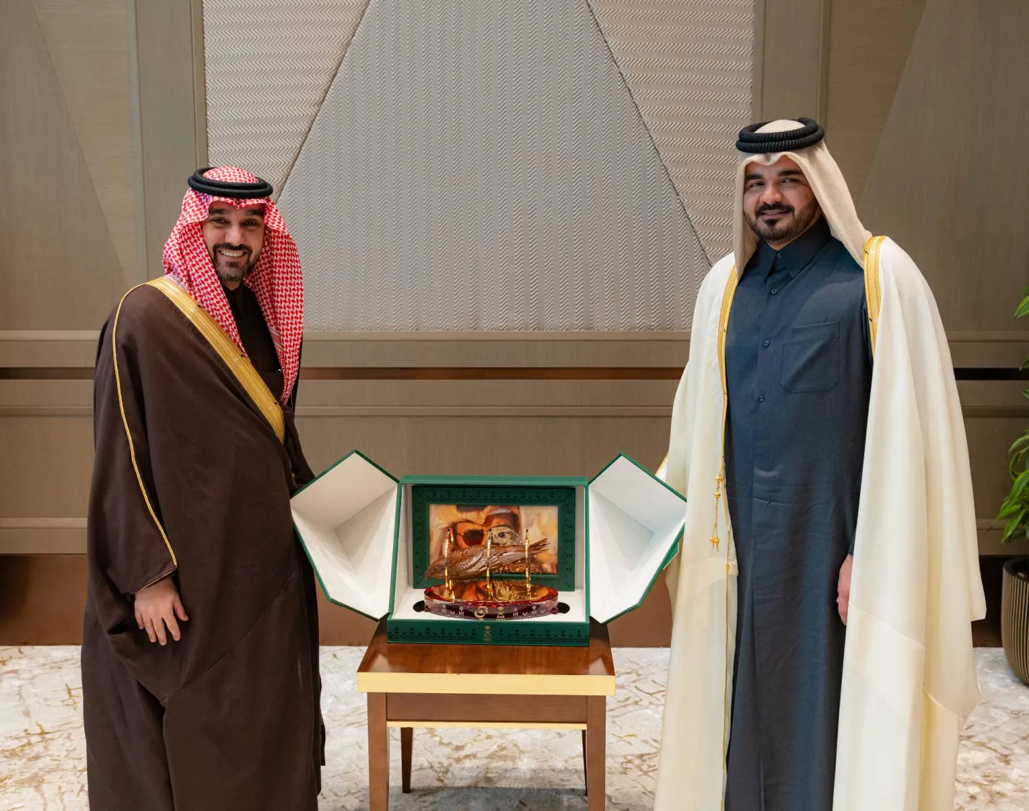 الأمير عبد العزيز بن تركي الفيصل والشيخ جوعان بن حمد آل ثاني (الأولمبية السعودية)