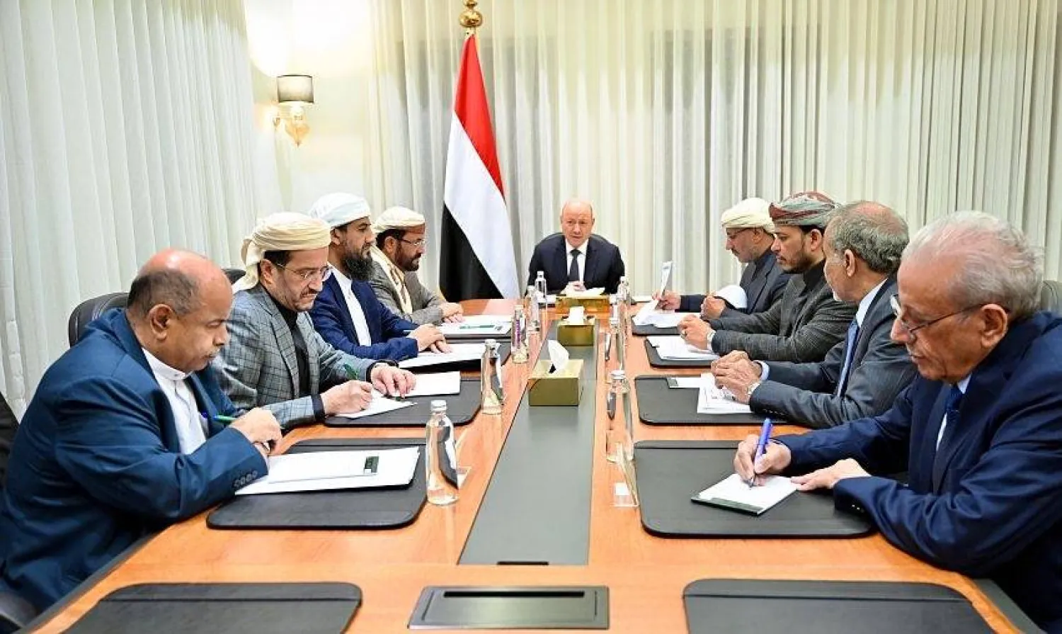 مجلس القيادة الرئاسي اليمني يساند الزنداني لتشكيل حكومة كفاءات متجانسة (إعلام حكومي)