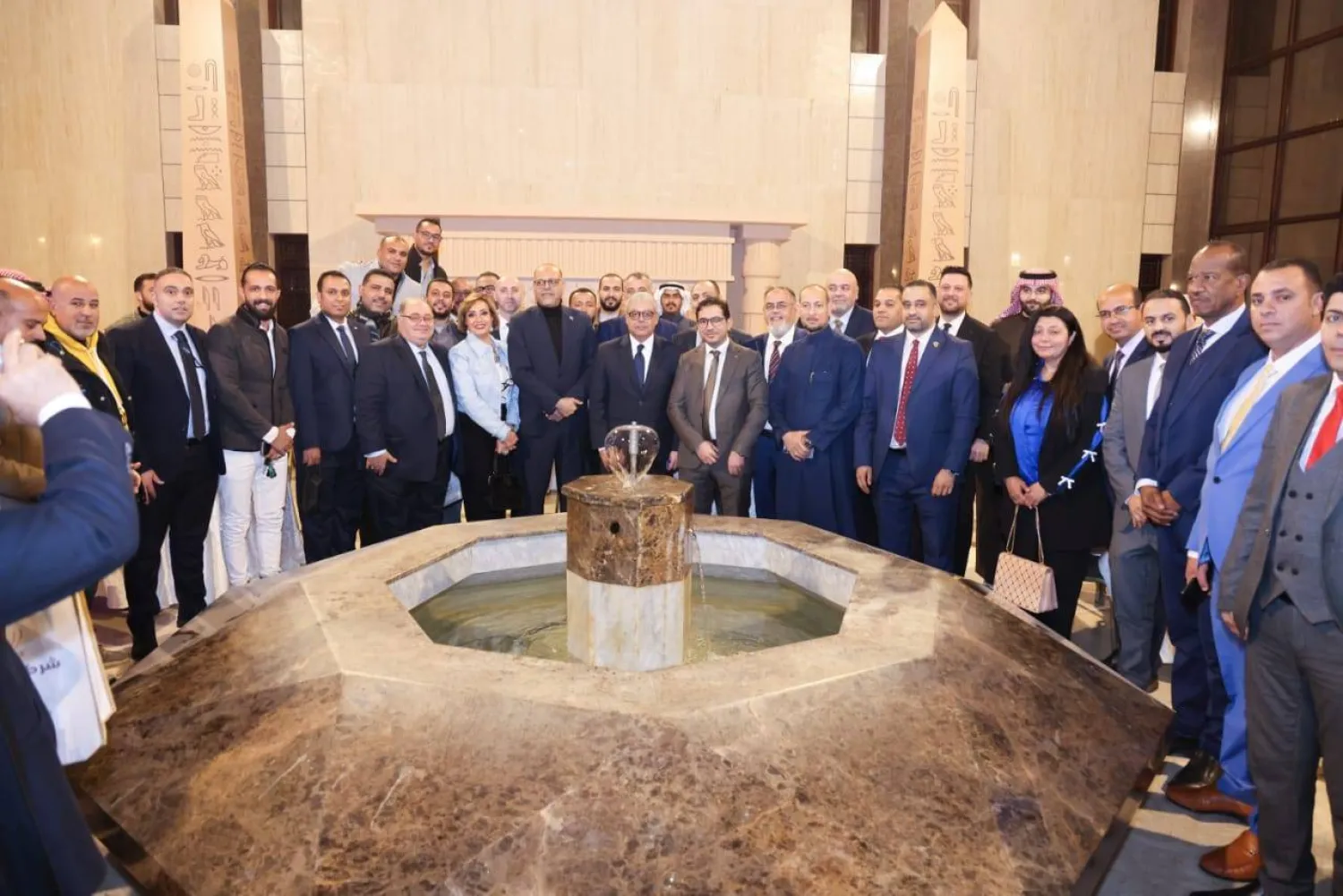 وزير العمل المصري محمد جبران خلال لقاء بمقر السفارة المصرية في السعودية مساء الأحد (وزارة العمل المصرية)