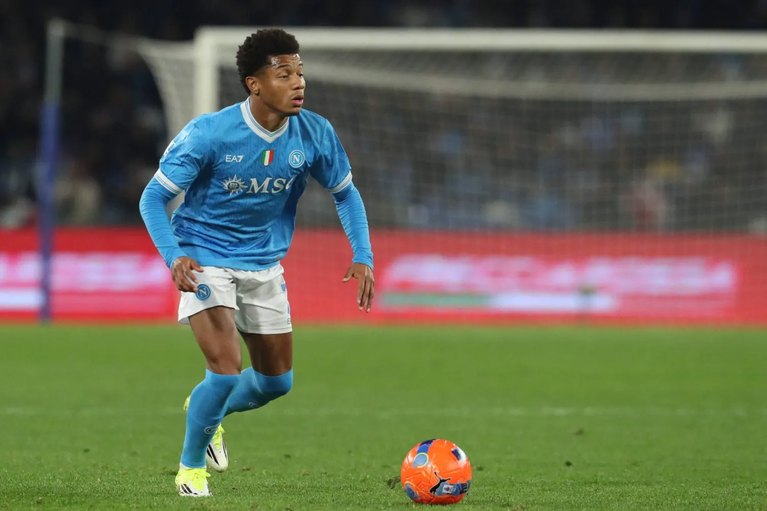 ديفيد نيريس جناح فريق نابولي (أ.ف.ب)