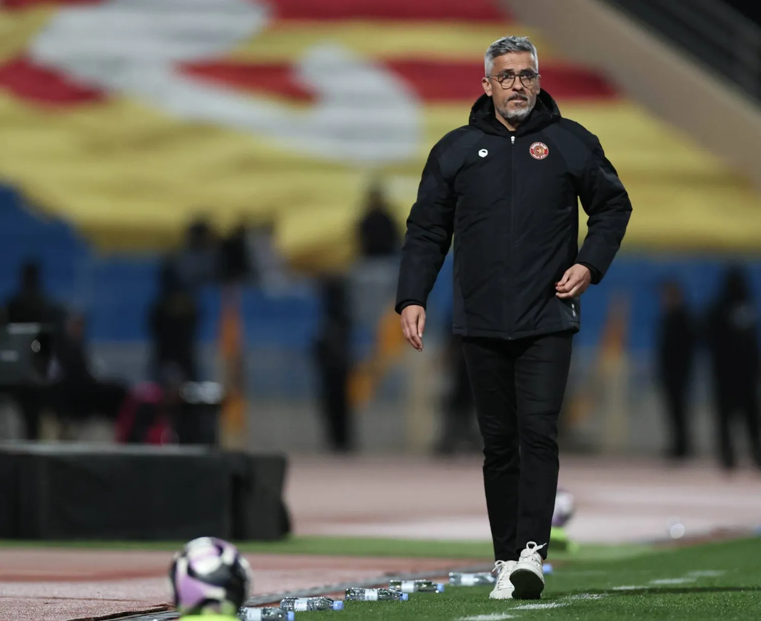 البرتغالي أرماندو إيفانغيليستا مدرب فريق ضمك (تصوير: سعد العنزي)