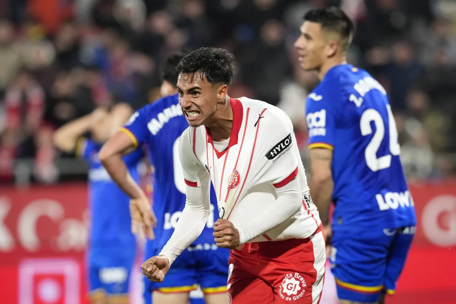 البرازيلي فيتور ريس يحتفل بهدف التعادل القاتل لجيرونا في خيتافي (إ.ب.أ)