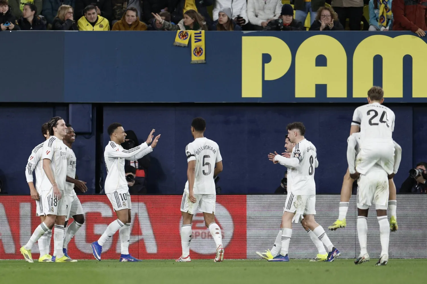 يسعى ريال مدريد إلى حسم تأهله المباشر إلى ثمن نهائي مسابقة دوري أبطال أوروبا (إ.ب.أ)
