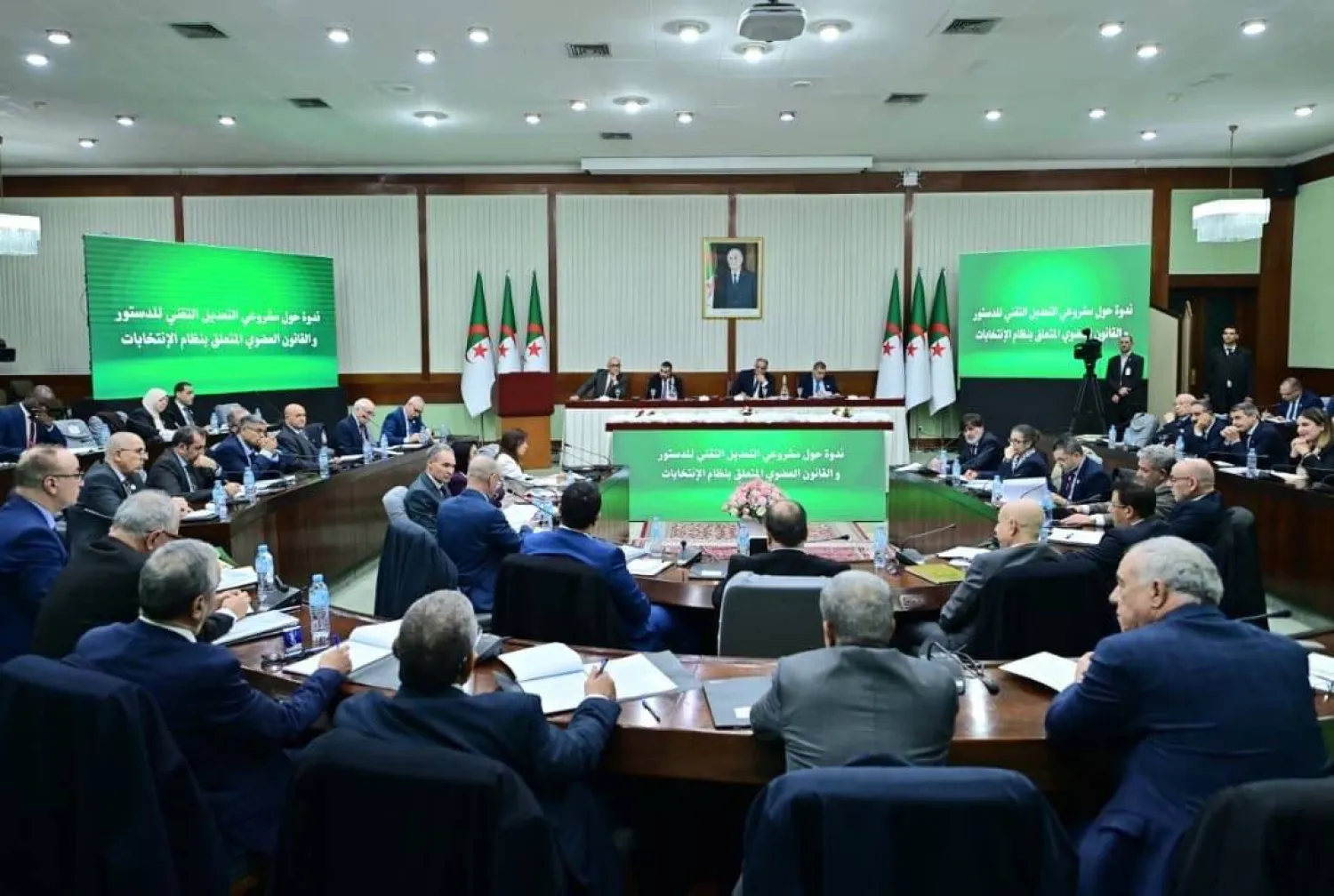 من مشاورات الرئاسة مع الأحزاب في 24 يناير الحالي (الرئاسة)