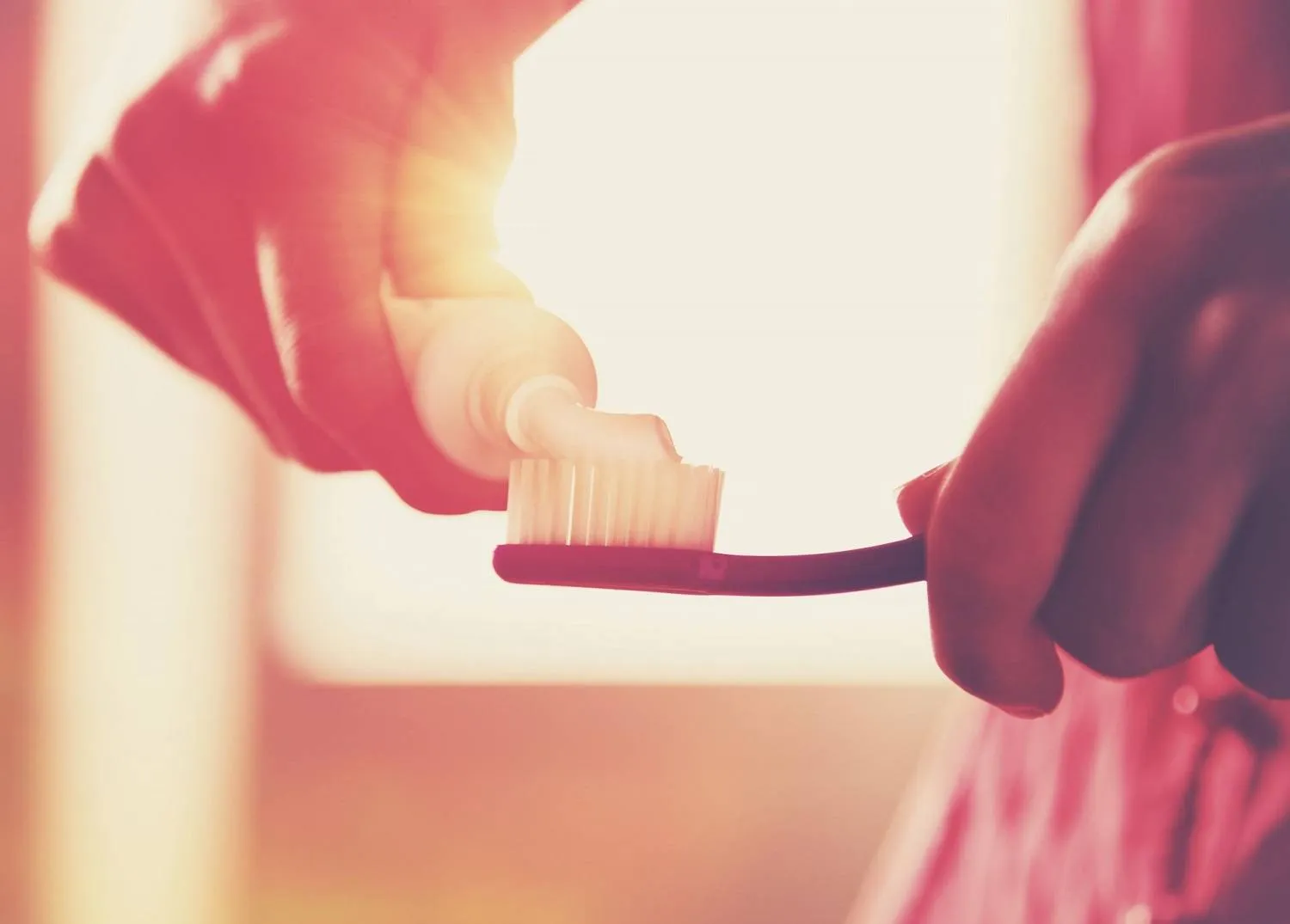 الأسنان قد تتعرض للاصفرار والتصبُّغ حتى مع الانتظام في تنظيفها (جامعة ملبورن)