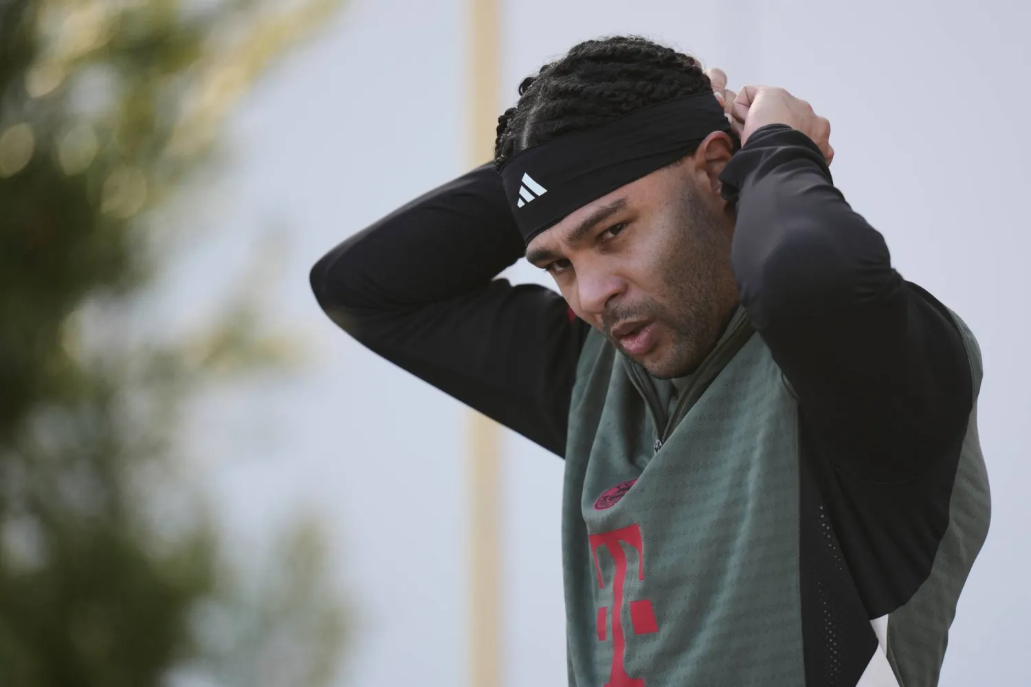 سيرج غنابري جاهز لمواجهة «آيندهوفن» (أ.ب)