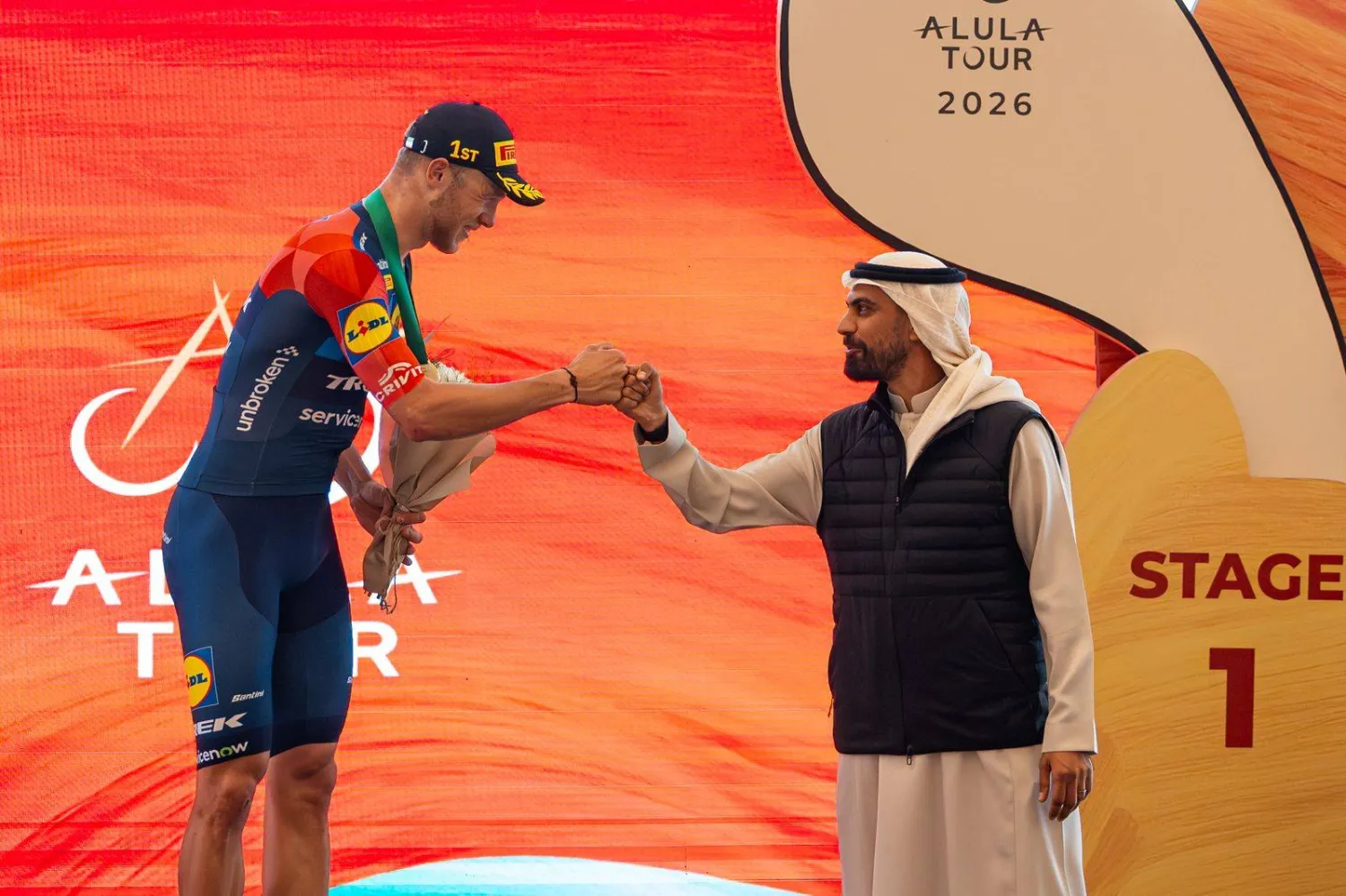 الإيطالي جوناثان ميلان من فريق «ليدل تريك» تصدّر الجولة الأولى (وزارة الرياضة)