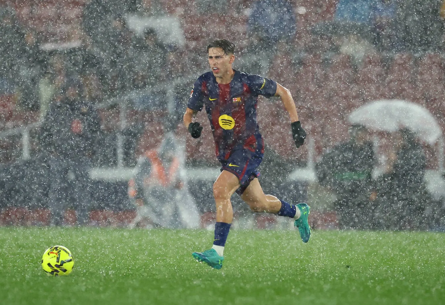 فيرمين لوبيز نجم برشلونة (رويترز)