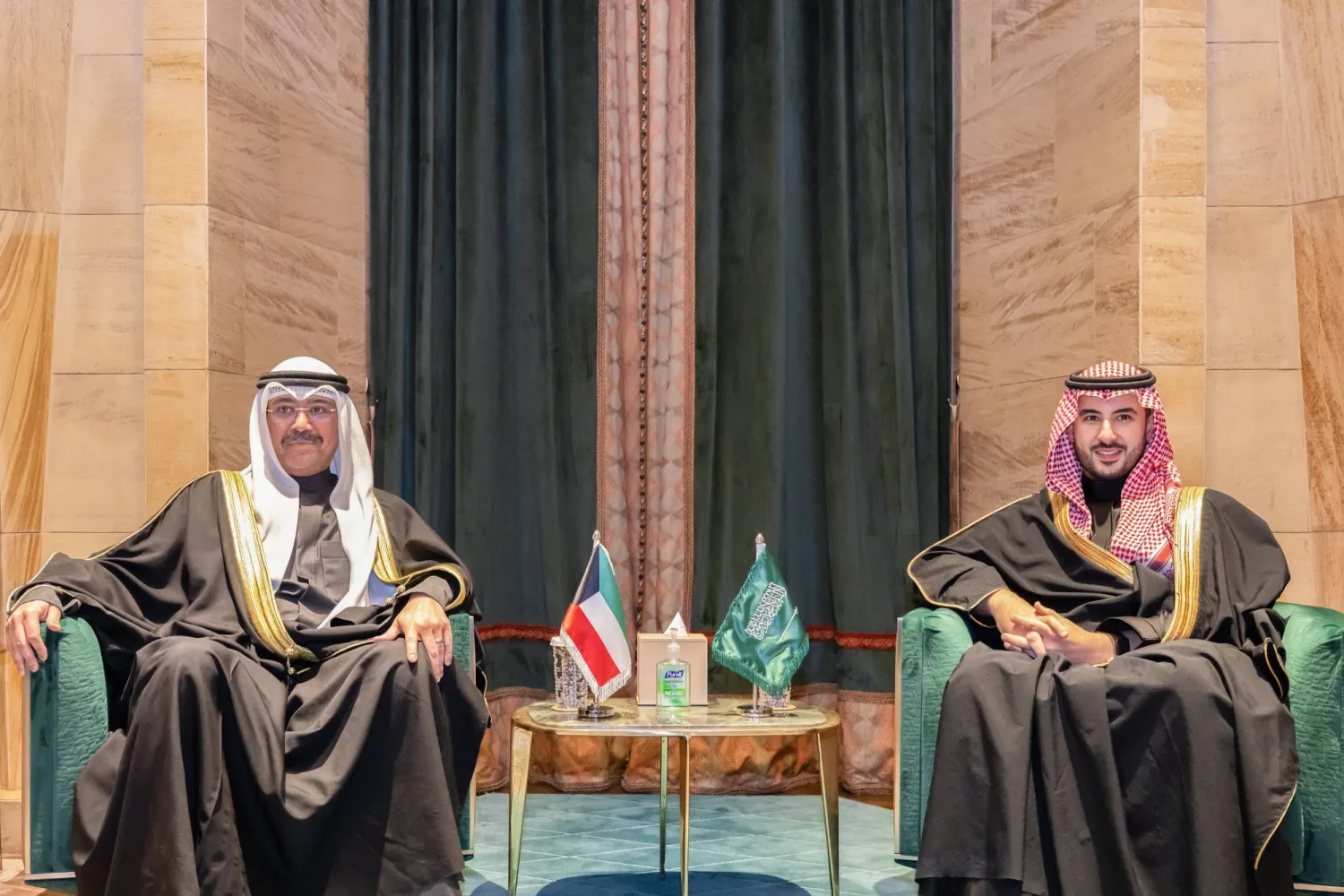 صورة من اللقاء نشرها الأمير خالد بن سلمان عبر حسابه على منصة «إكس»