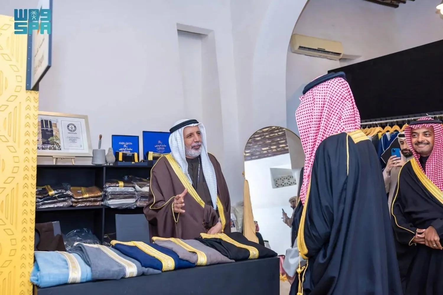 Open daily, the festival offers cultural activities, including theatrical performances and interactive experiences about the bisht. (SPA)