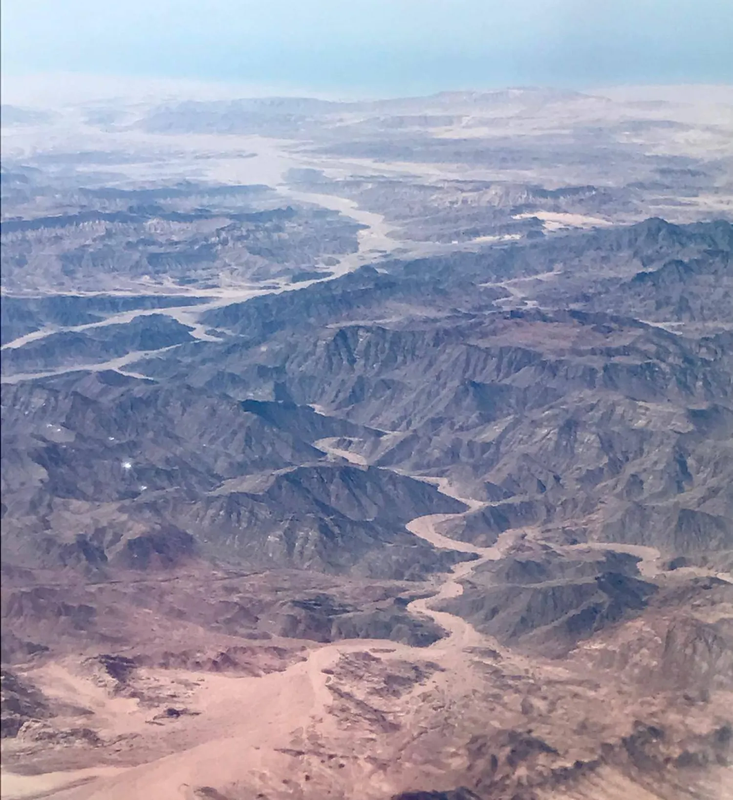 لقطة علوية لجبال جنوب سيناء (تصوير: عبد الفتاح فرج)