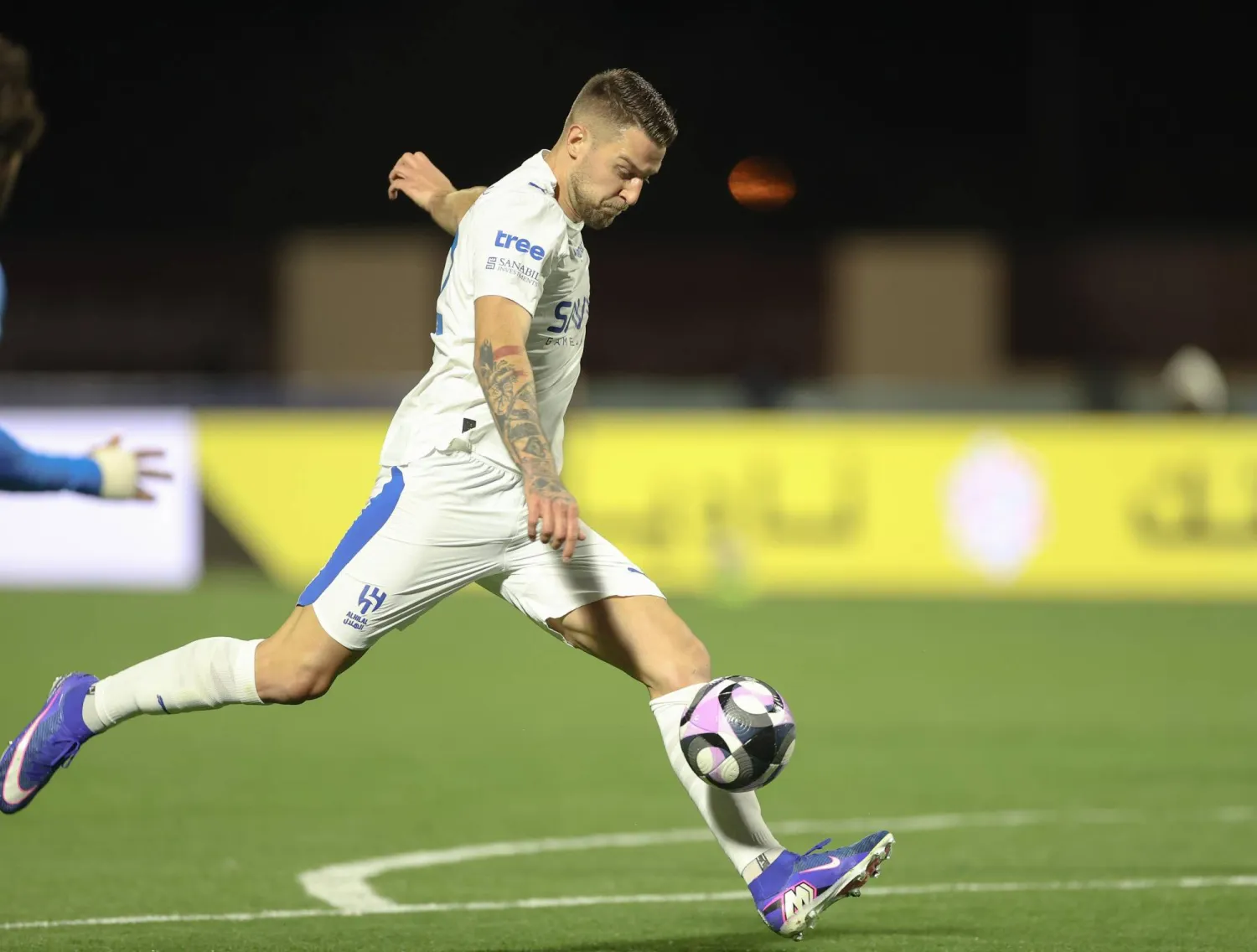 سافيتش أحد أبرز أوراق الوسط الهلالي (تصوير: عدنان مهدلي)