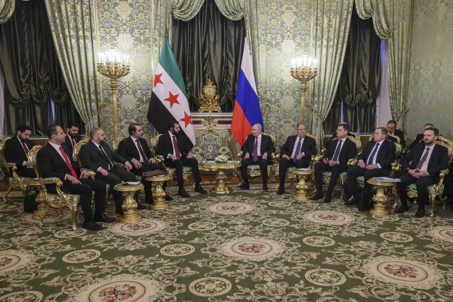 Moskova'da dün Rusya Devlet Başkanı Vladimir Putin ile Suriye Devlet Başkanı Ahmed el-Şara arasında gerçekleşen görüşmeden (EPA)