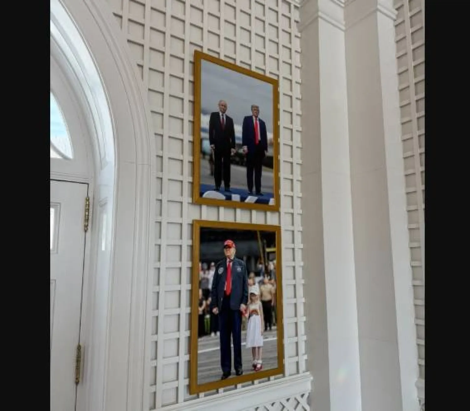 صورة الرئيس الأميركي دونالد ترمب ونظيره الروسي فلاديمير بوتين تظهر في البيت الأبيض (إكس)