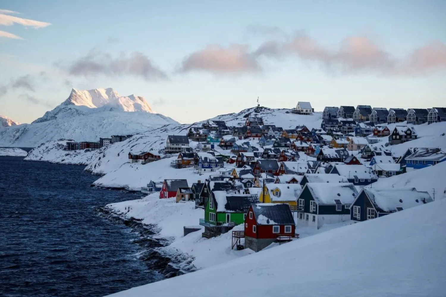 Kanada'yla 1,2 kilometre sınıra sahip Grönland'da 56 binden fazla kişi yaşıyor (Reuters)
