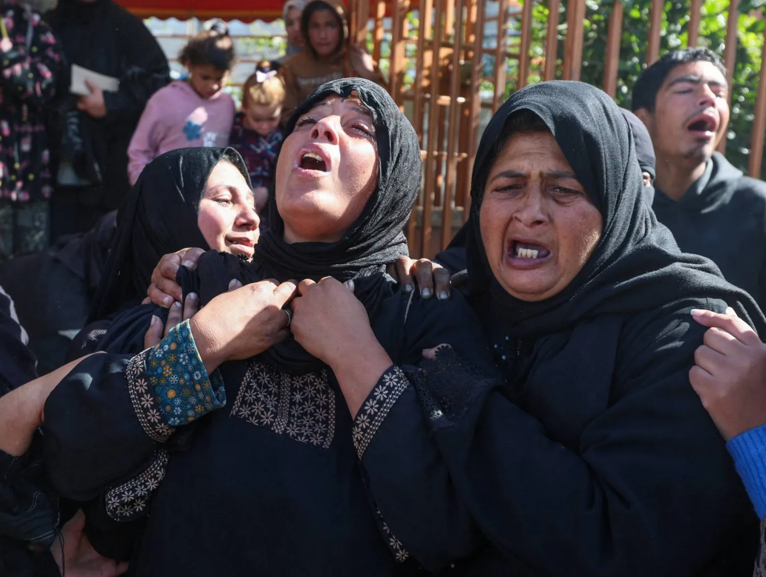 القوات الإسرائيلية قتلت ما لا يقل عن 490 شخصاً ‍منذ بدء سريان الهدنة أكتوبر 2025 في قطاع غزة (رويترز)